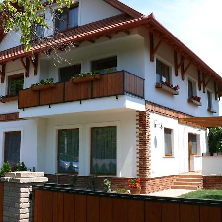 Sara Apartman Heviz Luaran gambar