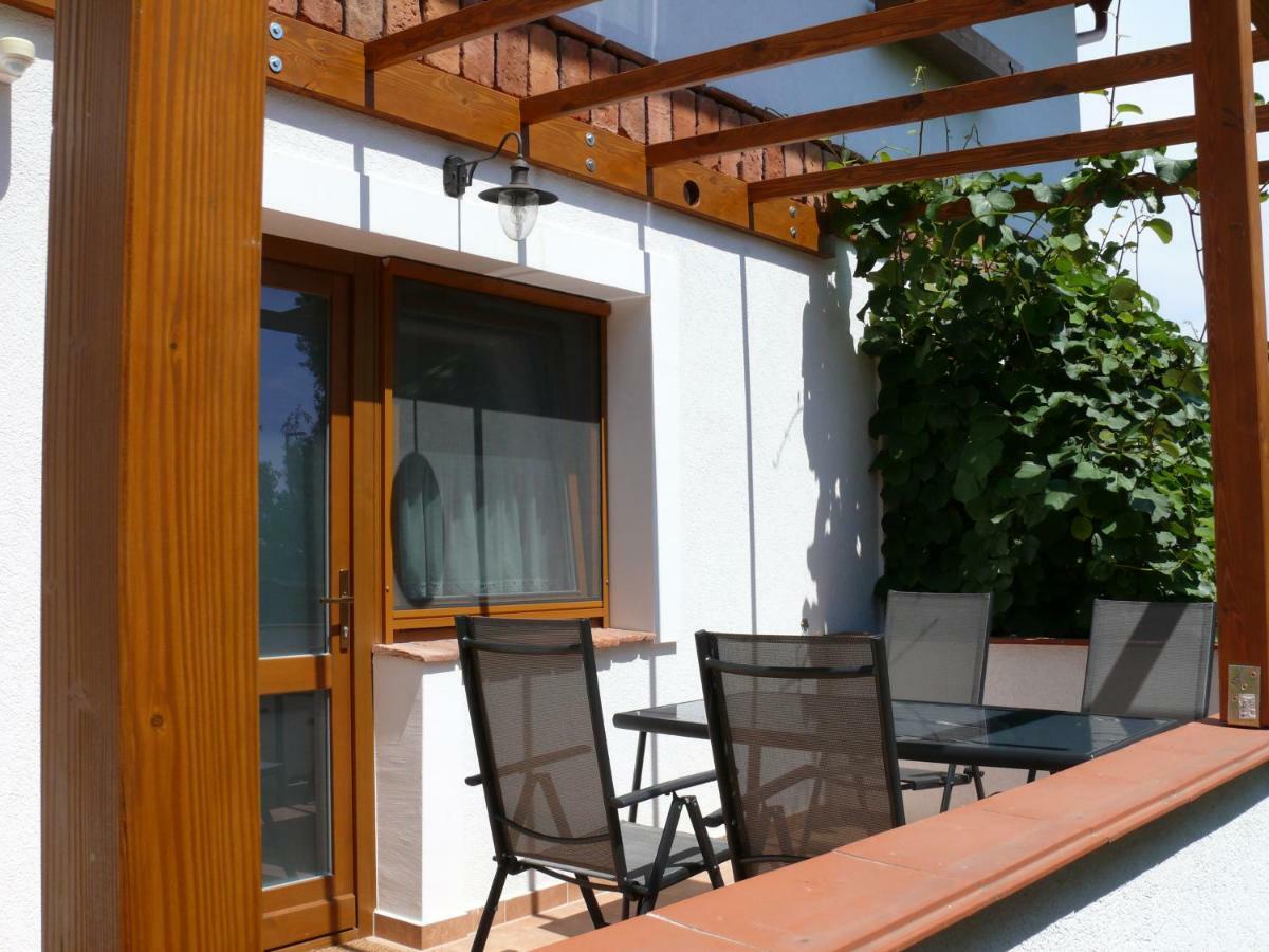 Sara Apartman Heviz Luaran gambar