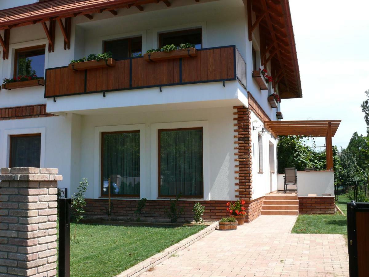 Sara Apartman Heviz Luaran gambar